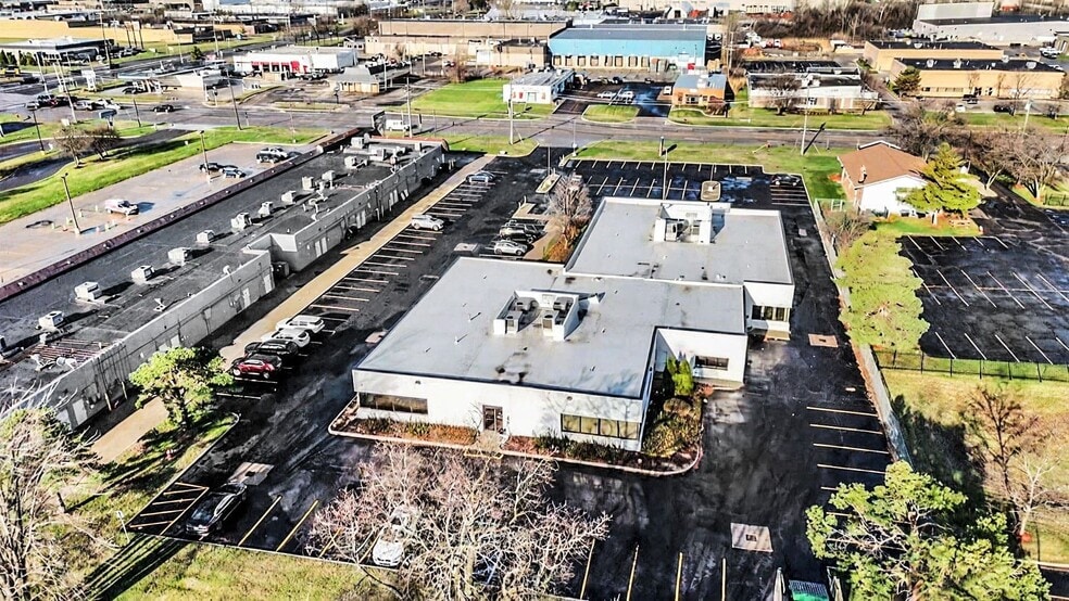 More Photos Of 33200 Dequindre Rd, Sterling Heights Medical For Lease