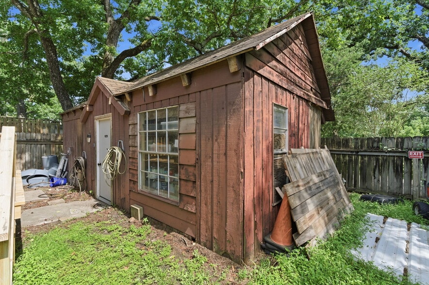 More Photos Of 3401 N Frazier St, Conroe Specialty For Sale