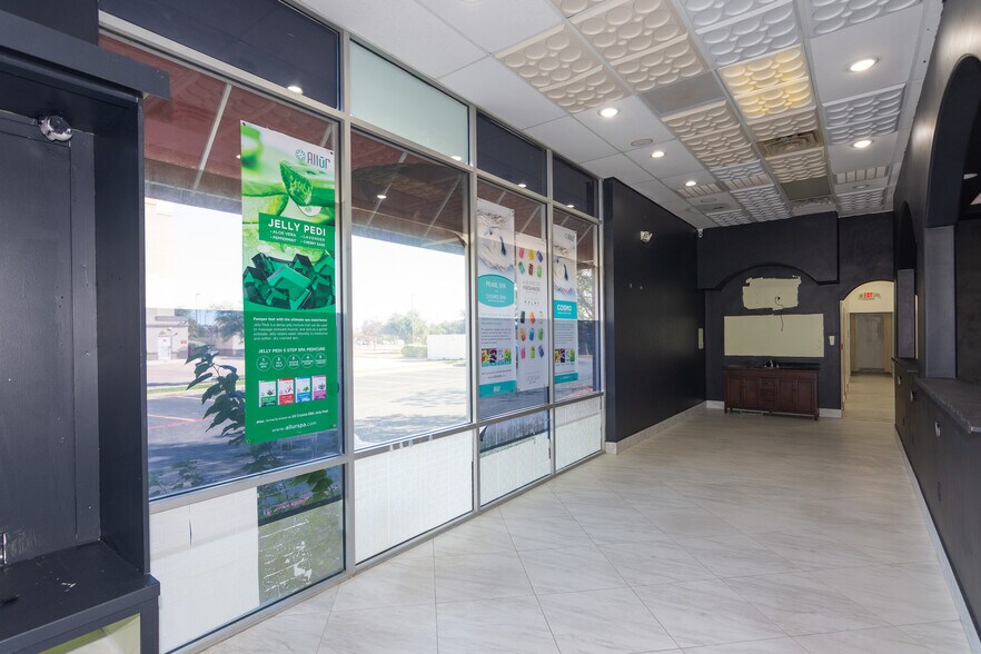 More Photos Of 399 W Louis Henna Blvd, Austin Unknown For Lease