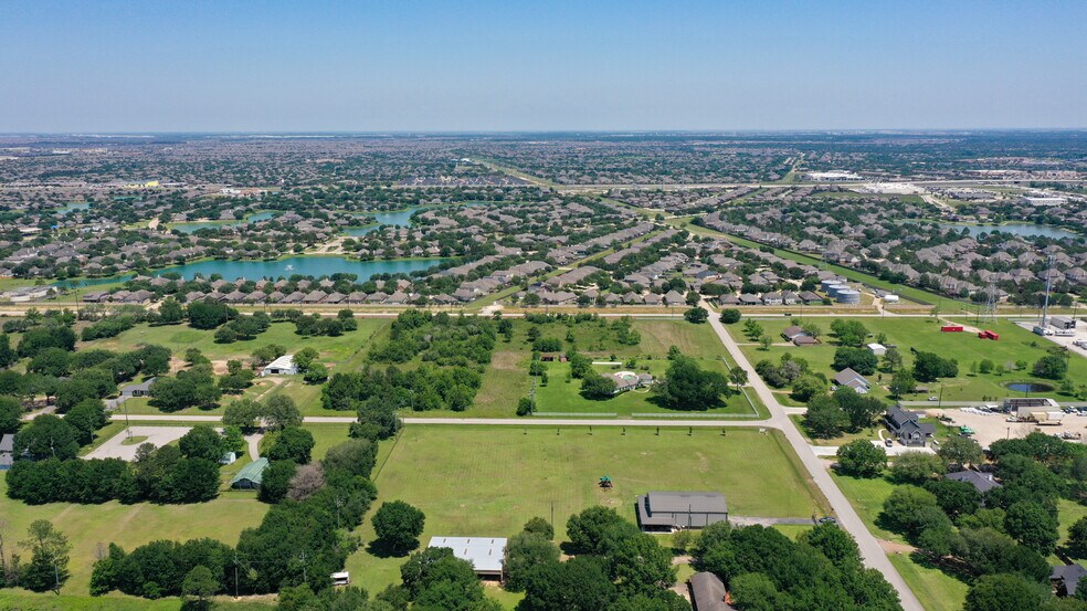 More Photos Of 10711 Hidden Lake Ln, Richmond Distribution For Sale