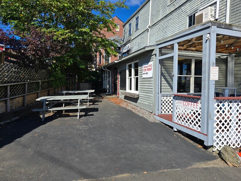 More Photos Of 49 Water St, Wiscasset Storefront Retail Residential For Sale