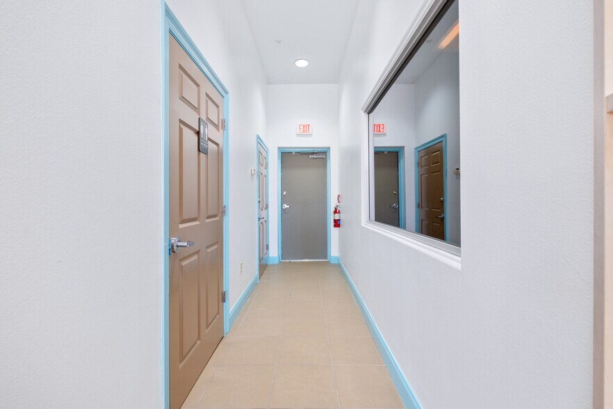 More Photos Of 503A Harbor Blvd, Destin Flex For Lease