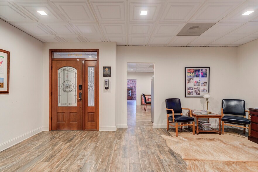 More Photos Of 1312 Texas Ave, Lubbock Office For Sale