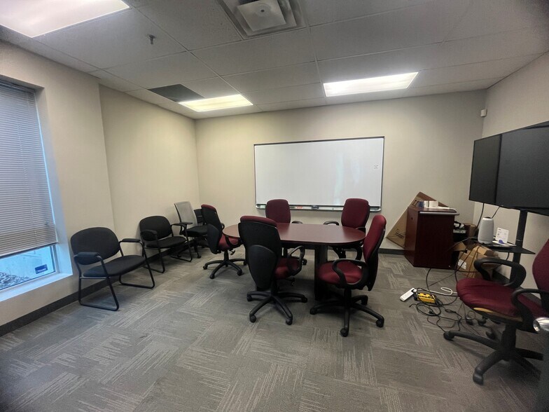 More Photos Of 2905 Bristol Cir, Oakville Warehouse For Lease