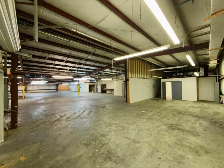 More Photos Of 3885 N Palafox Hwy, Pensacola Warehouse For Sale