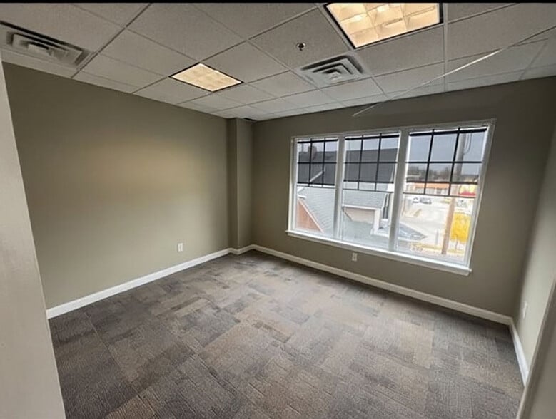 More Photos Of 123-125 N Main St, Crown Point Loft Creative Space For Lease