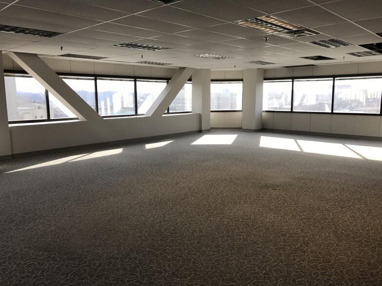 More Photos Of 520 W Summit Hill Dr, Knoxville Office For Lease