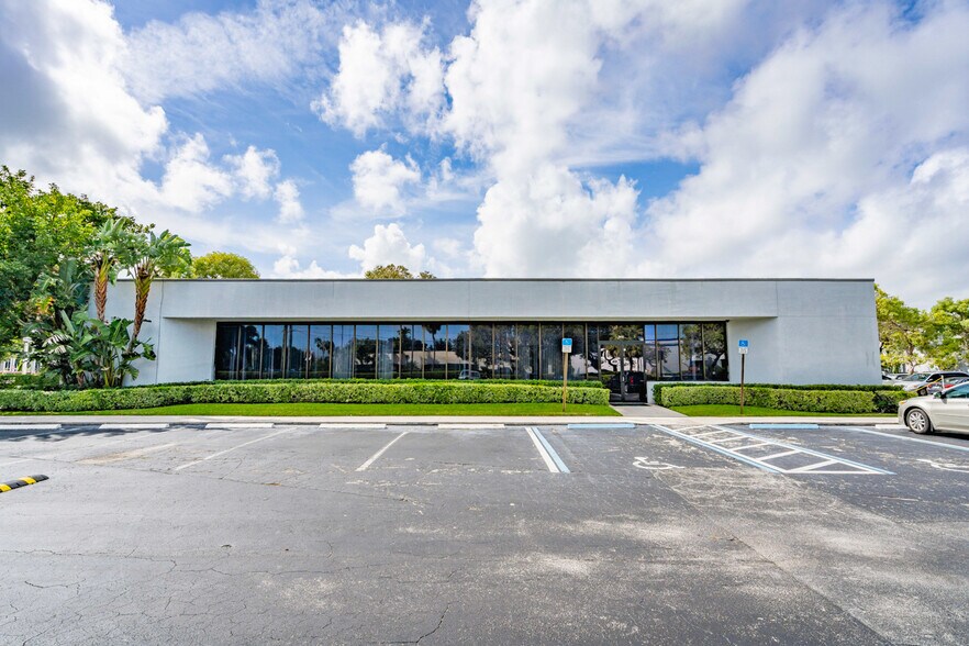 More Photos Of 2841 W Cypress Creek Rd, Fort Lauderdale Medical For Lease