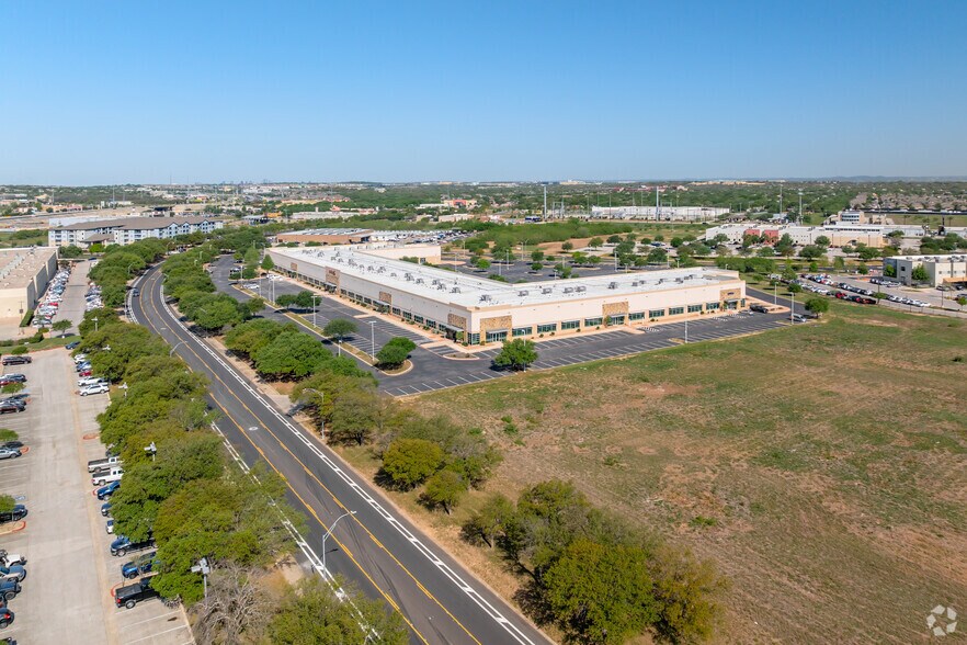 More Photos Of 654 Richland Hills Dr, San Antonio Office For Sale