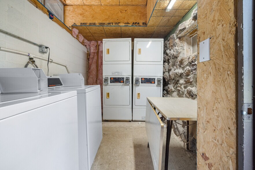 More Photos Of 621 Court St, Jasper Trailer Camper Park For Sale
