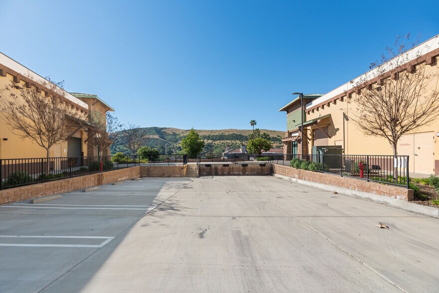 More Photos Of 28721 Canwood St, Agoura Hills Unknown For Lease