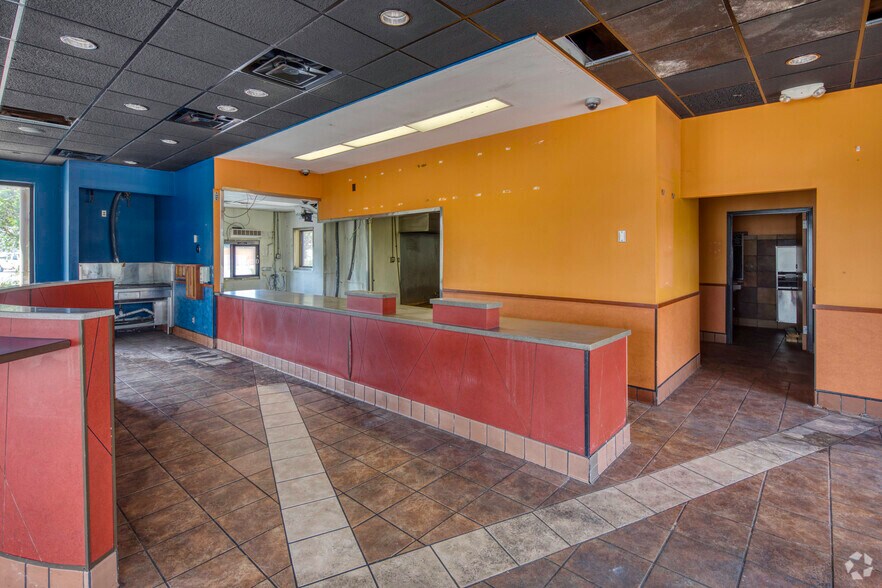 More Photos Of 1855 E Memorial Blvd, Lakeland Fast Food For Sale