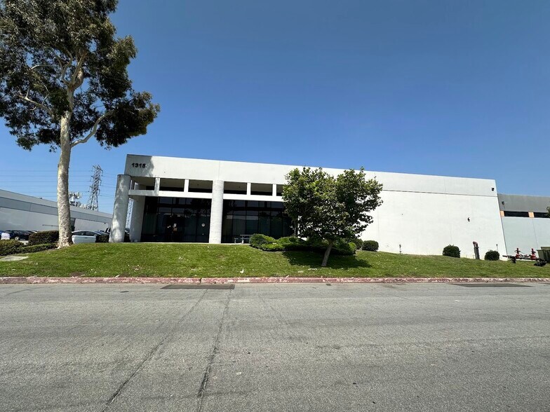 More Photos Of 1315 S Johnson Dr, City of Industry Warehouse For Lease