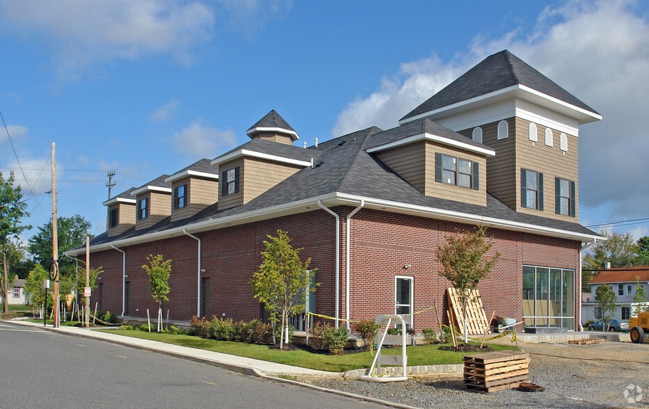 More Photos Of 93 Main St, Farmingdale Storefront Retail Office For Lease