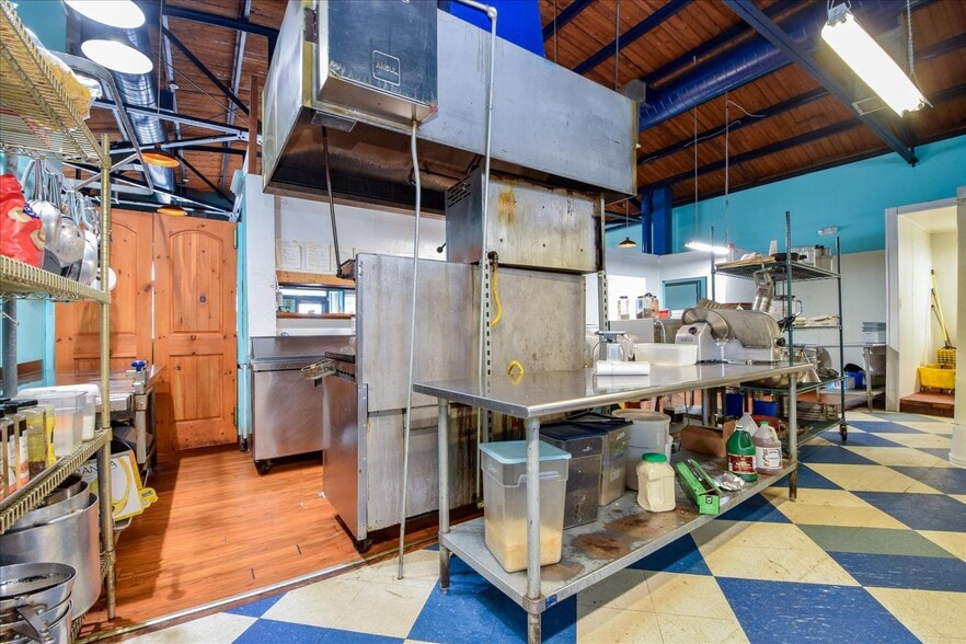 More Photos Of 1212 4th St SW, Roanoke General Retail For Sale