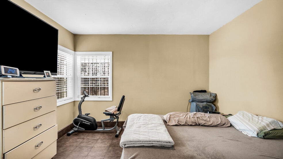 More Photos Of 909 53rd Ave, Oakland Warehouse For Sale