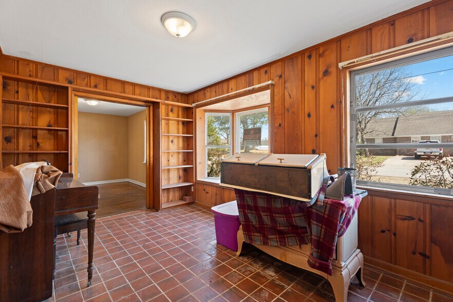 More Photos Of 300 Range St, Marshall Multifamily For Sale