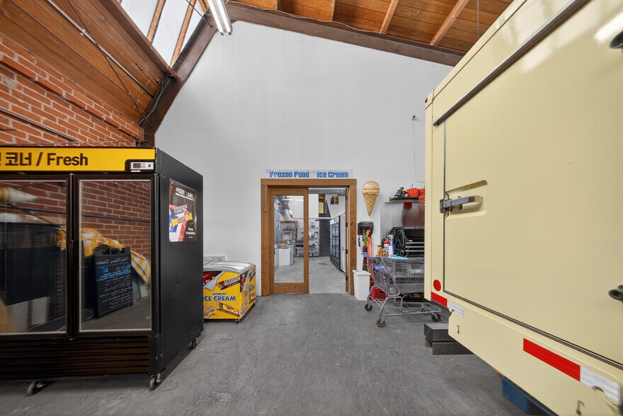 More Photos Of 5221 Pacific Blvd, Huntington Park Warehouse For Lease