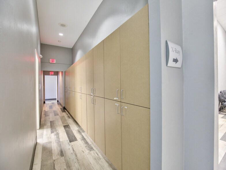 More Photos Of 1981 Capital Cir NE, Tallahassee Medical For Lease