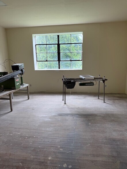 More Photos Of 41 Polk St, Riverside Industrial For Sale