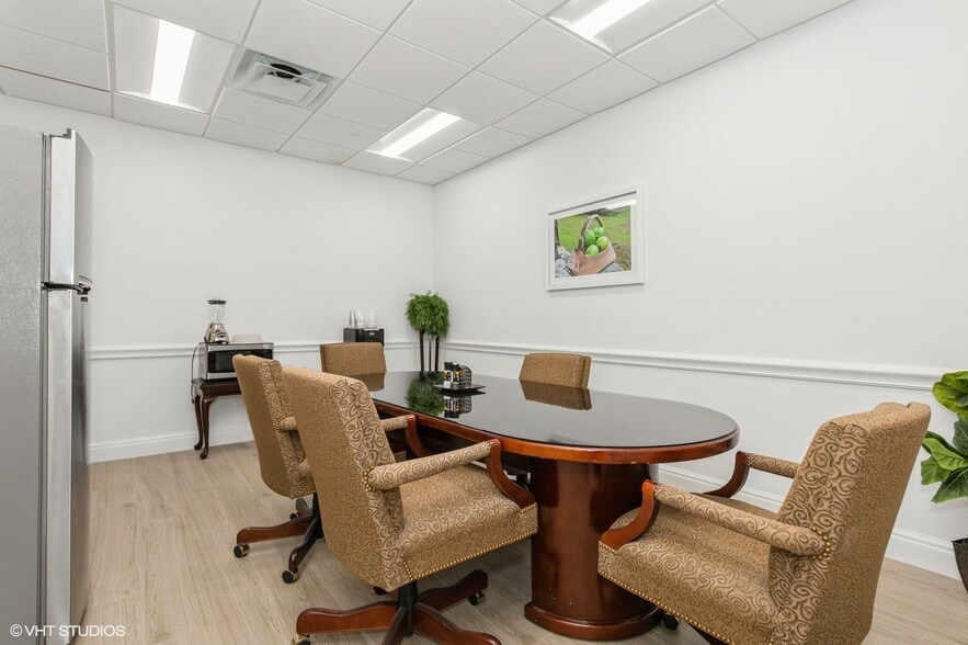 More Photos Of 2520 Tamiami Trl N, Nokomis Medical For Sale