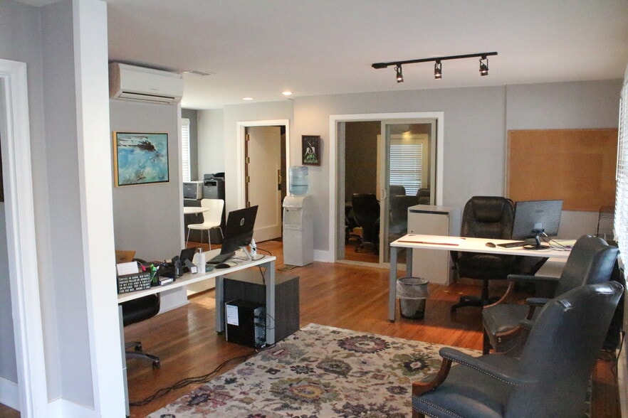More Photos Of 507 E Iris Dr, Nashville Office For Lease