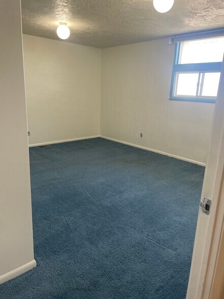 More Photos Of 370 N State St, Shelley Storefront Retail Residential For Lease