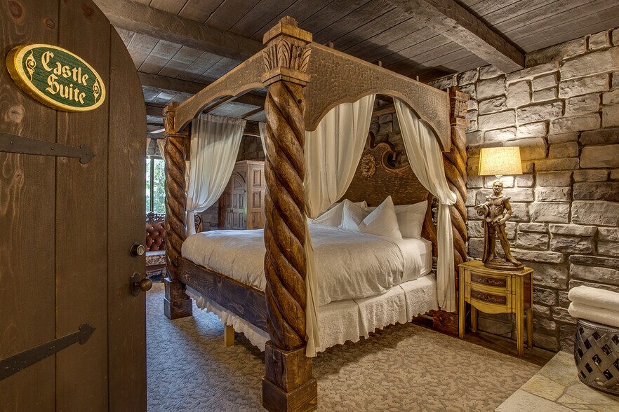 More Photos Of 315 Commercial St, Leavenworth Hotel For Sale