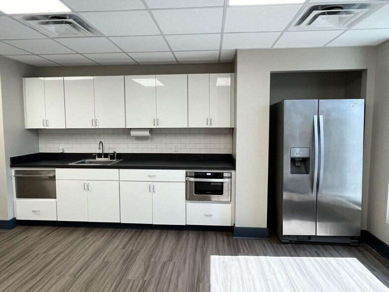 More Photos Of 307 Southgate Ct, Brentwood Medical For Lease