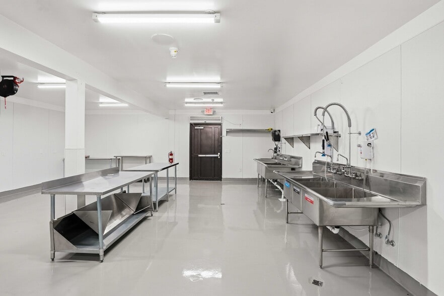 More Photos Of 14071 Polk St, Sylmar Food Processing For Lease