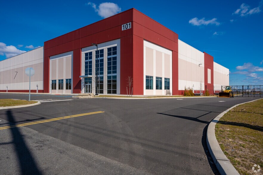 More Photos Of 101 Port Lincoln Rd, Bayonne Distribution For Lease