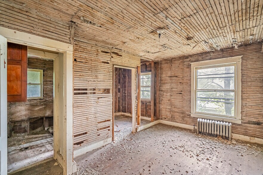 More Photos Of 93 Walnut St, Binghamton Apartments For Sale