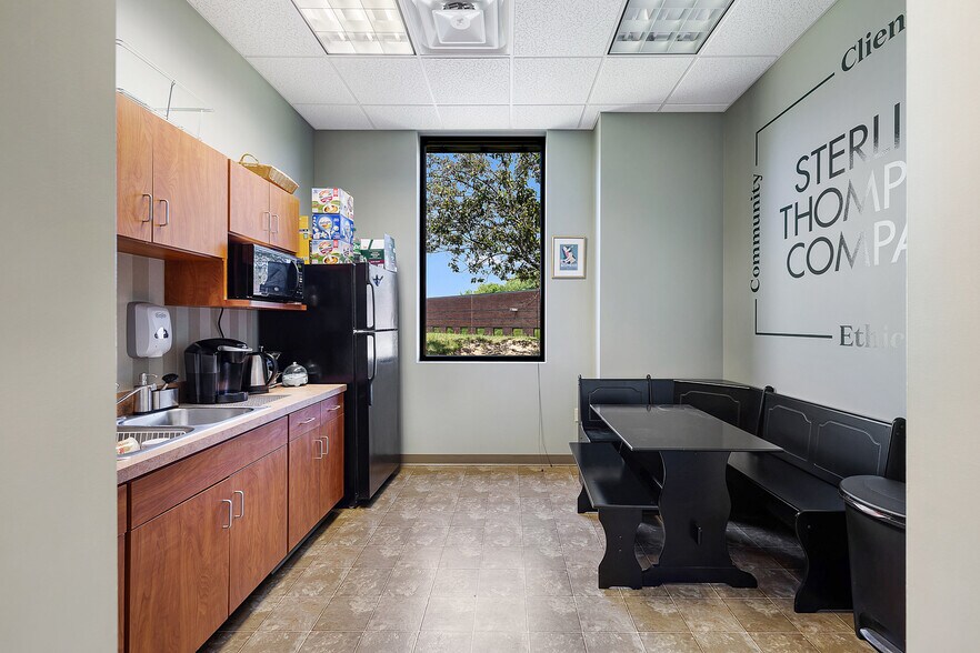 More Photos Of 3000-3026 Eastpoint Pky, Louisville Medical For Sale