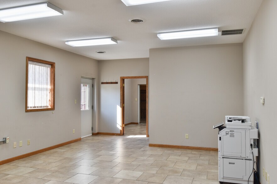 More Photos Of 1311 N Division St, Pontiac Warehouse For Lease