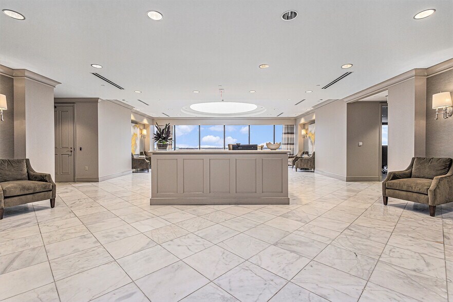 More Photos Of 2001 Park Pl, Birmingham Office For Lease