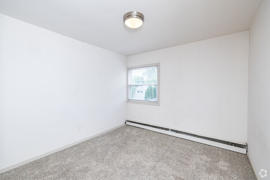 More Photos Of 2863-2867 S Kinnickinnic Ave, Milwaukee Apartments For Lease