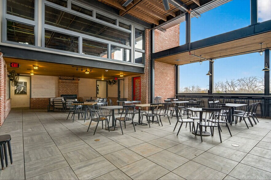 More Photos Of 153 S Main St, Boerne General Retail For Lease