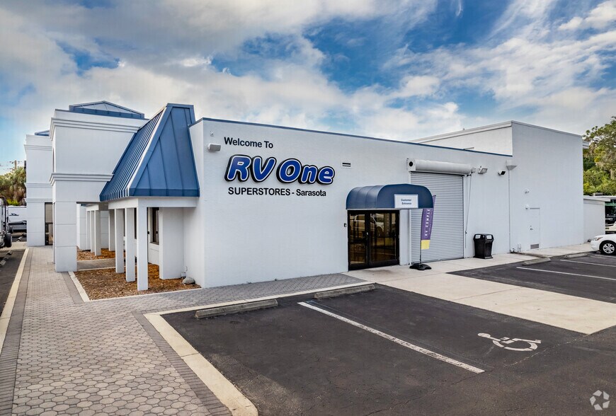 More Photos Of 6914 S Tamiami Trl, Sarasota Auto Dealership For Sale