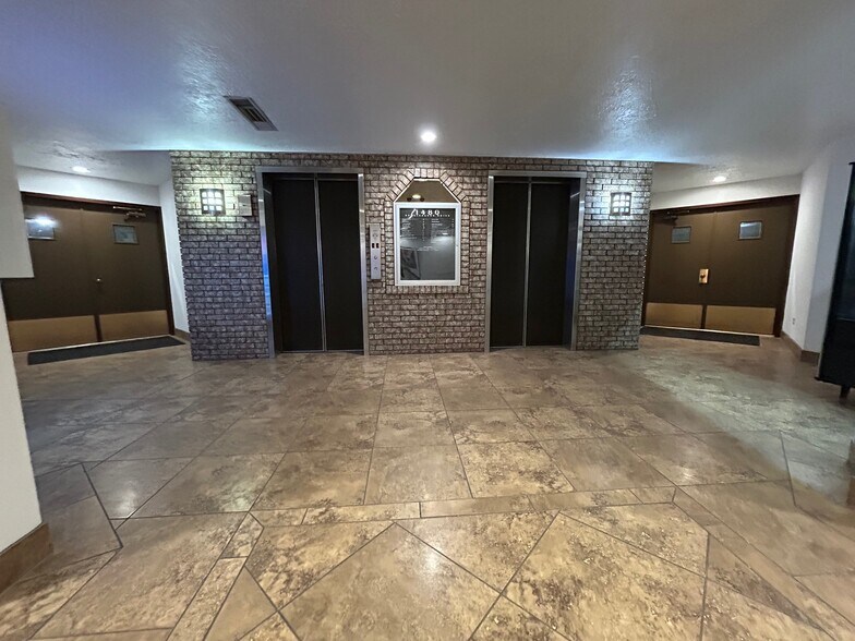 More Photos Of 1480 Renaissance Dr, Park Ridge Office For Lease