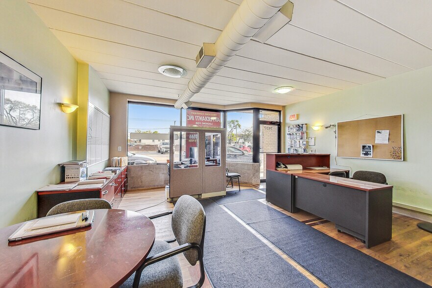 More Photos Of 7437 W Irving Park Rd, Chicago Office For Lease
