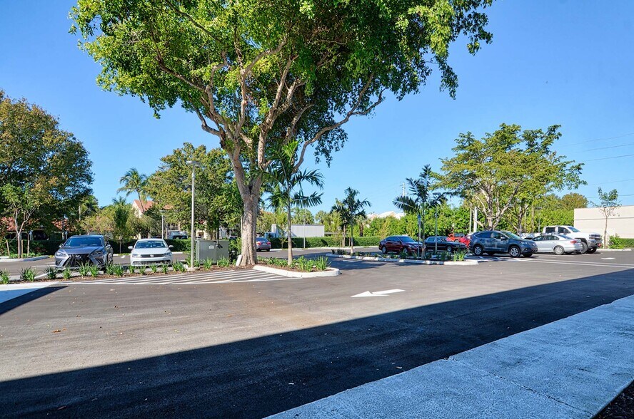 More Photos Of 3411 Tamiami Trl N, Naples Office For Sale