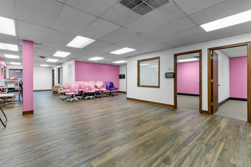 More Photos Of 3334 Founders Rd, Indianapolis Office For Sale