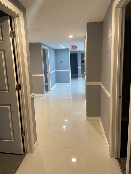 More Photos Of 11412 N Central Ave, Tampa Office For Lease