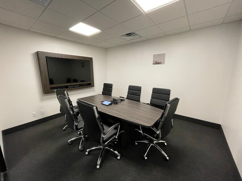 More Photos Of 211 Highland Cross Dr, Houston Office For Sale