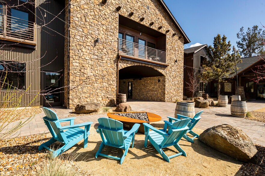 More Photos Of 19885 7th St, Bend Flex For Sale