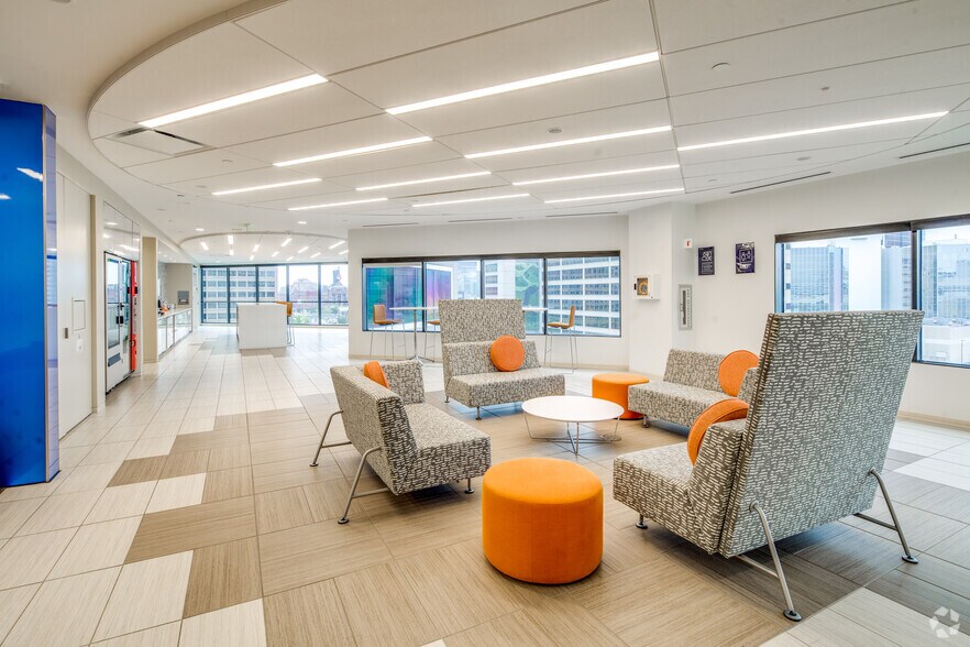 More Photos Of 100 S Charles St, Baltimore Office For Lease
