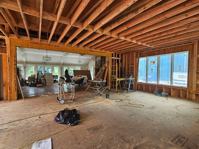 More Photos Of 355 Smith Ridge Rd, South Salem Restaurant For Sale