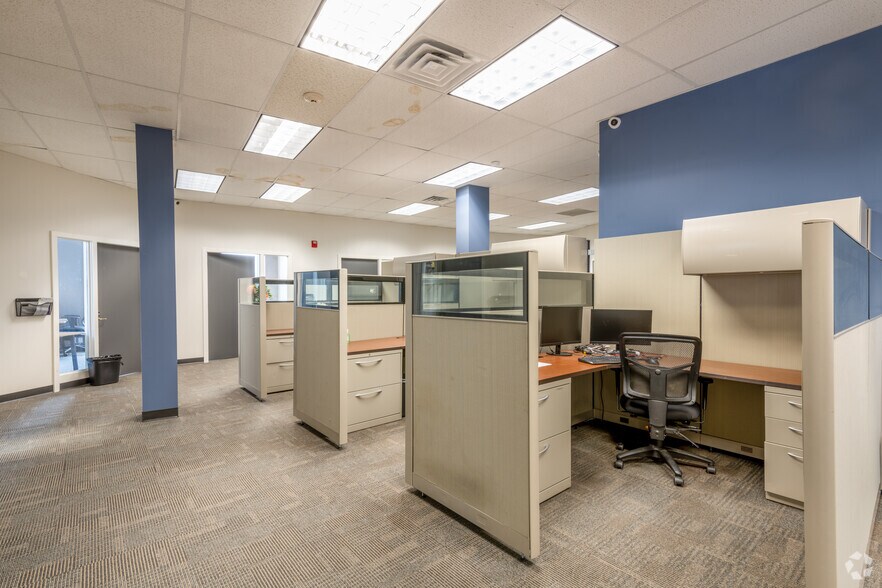 More Photos Of 266-278 Moody St, Waltham Office For Sale