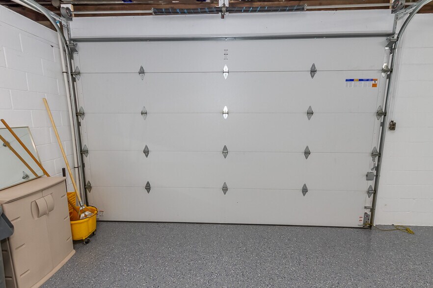 More Photos Of 925 Virginia St, Shelbyville Warehouse For Lease