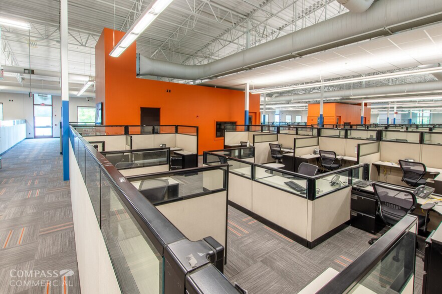 More Photos Of 2999 SW 6th St, Redmond Office For Lease